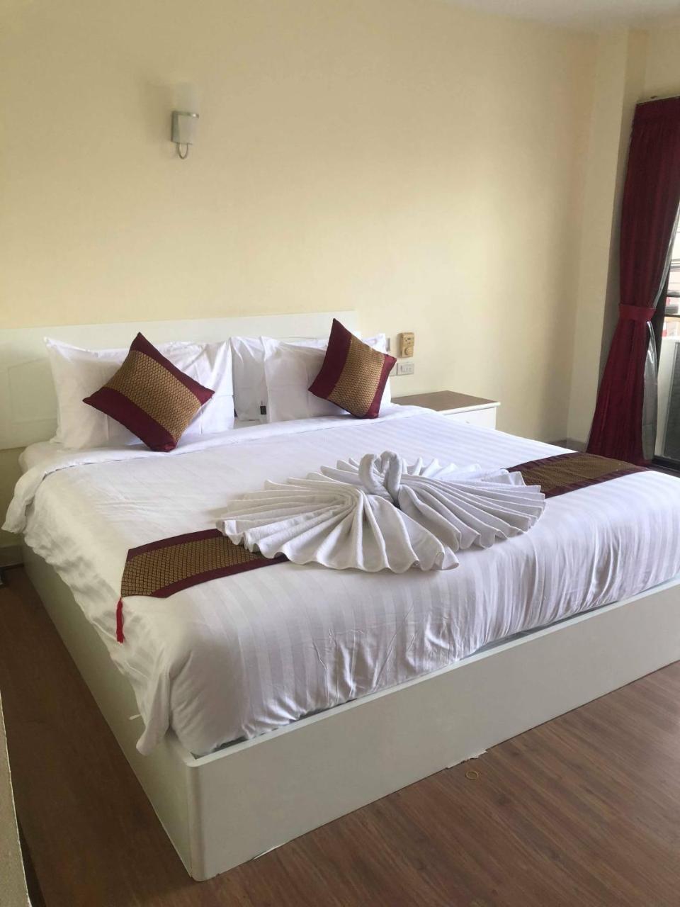 Db Residence Patong Esterno foto