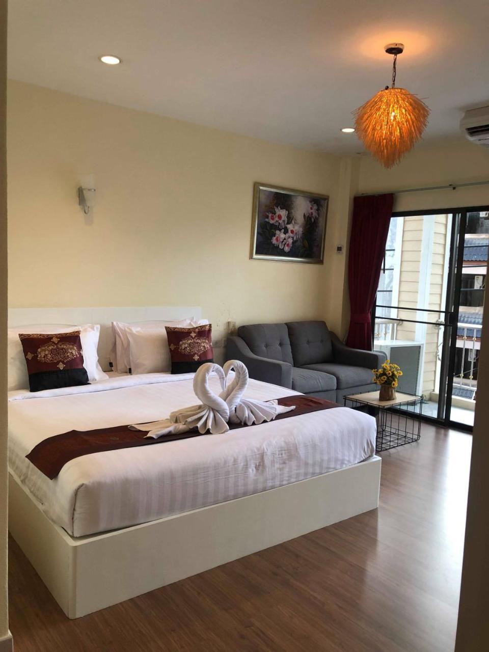 Db Residence Patong Esterno foto